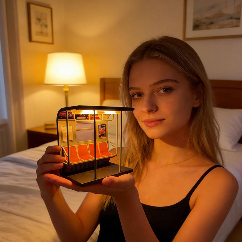 Retro Subway Train Lamp – Vintage Metro Style Table Light with Warm LED – Unique Desk & Bedroom Decor